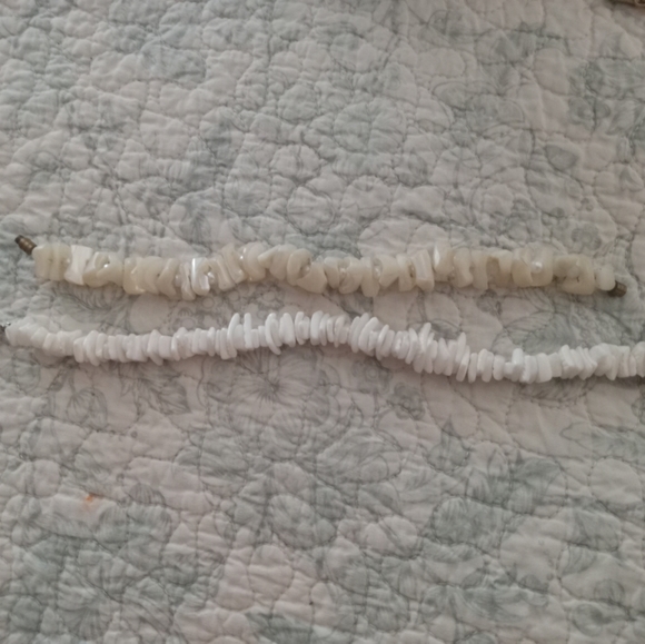 2 Bracelets - Picture 5 of 6